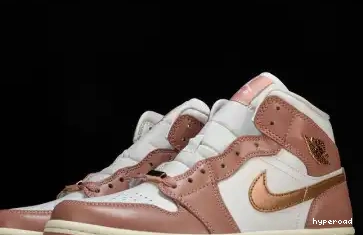 Hyperoad Mid Stardust” SE“Red Jordan Air 1 0425